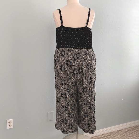 Torrid Geo Print Challis Tie Front Culotte Jumpsuit - Picture 9 of 15